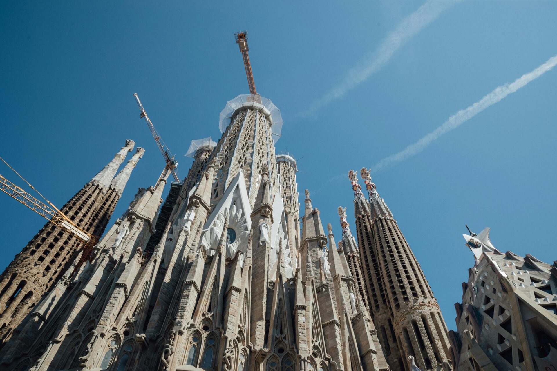 Conheça a Basílica da Sagrada Família em Barcelona: ícone da arquitetura gótica